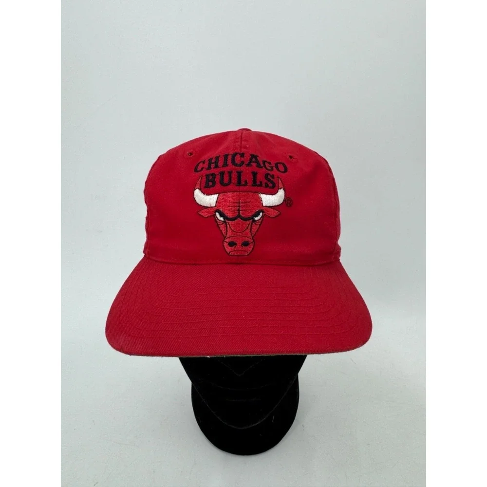 Vintage 1990's Chicago Bulls Plain Logo Snapback‎ Backside Spellout Red Hat Cap